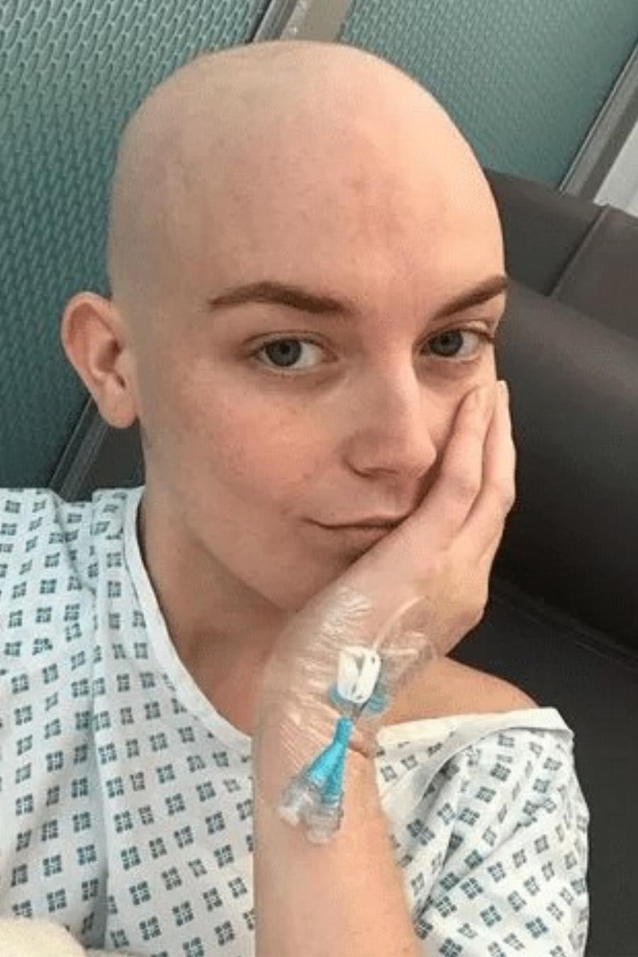 «Αγνόησα τη φαγούρα και άλλα δύο συμπτώματα και στα 20 διαγνώστηκα με καpκίνο» – Τι έπρεπε να είχε προσέξει