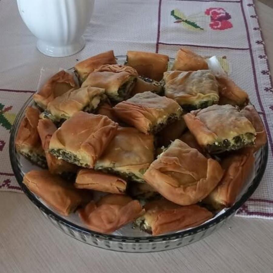 Η σπανακόπιτα της γιαγιάς με τραχανά – Το μυστικό που την κάνει απίστευτα νόστιμη!