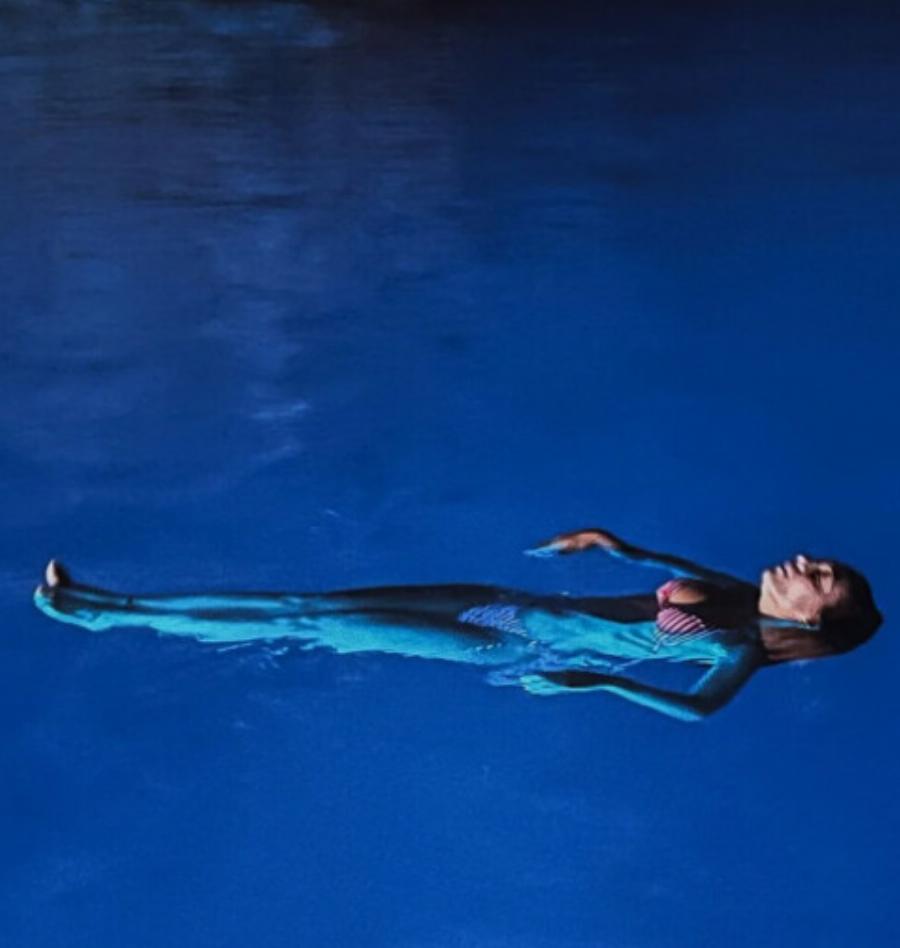 Καλλονή Ελληνίδα ποζάρει αγνώριστη άβαφη στις διακοπές της και δείχνει πως είναι η πραγματική ελληνική φυσική ομορφιά