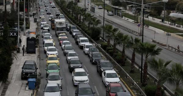 Τροχαίο στην Ποσειδώνος: Νεκρός ο οδηγός που έπαθε ανακοπή και «καρφώθηκε» σε τούνελ