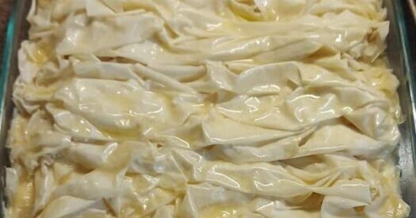 Η πιο αφράτη μπουγάτσα με βελούδινη κρέμα – Τραγανό φύλλο που κάνει «κρακ» σε κάθε μπουκιά!