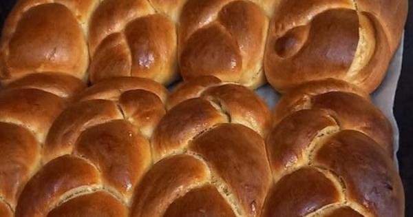 Νηστίσιμα τσουρέκια που βγήκαν πιο αφράτα κι από τα κανονικά