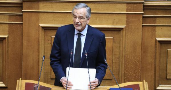 Δεν το περίμενε ούτε ο ίδιος: Οι 3 βουλευτές που χειροκρότησαν τον Αντώνη Σαμαρά μετά την ομιλία του στη Βουλή