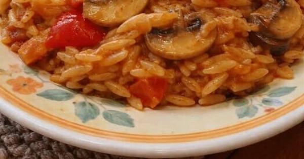 Ρύζι με μανιτάρια και πιπεριές: Η εύκολη και γρήγορη συνταγή για κάθε μέρα