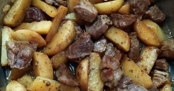 Το χοιρινό με πατάτες που γίνεται σε 20 λεπτά και λιώνει στο στόμα