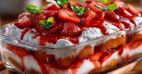 Τιραμισού με φράουλες χωρίς ψήσιμο – Δροσερό και εύκολο γλυκό ψυγείου