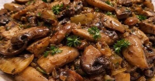 Μανιτάρια με σκόρδο και λευκό κρασί – Εύκολος και πεντανόστιμος μεζές