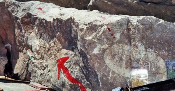 Τα πατήματα της Παναγιάς Προυσιώτισσας – Η θαυματουργή εικόνα και η ιστορία της