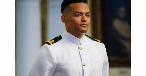 Ο Εμμανουήλ Καραλής ορκίστηκε σημαιοφόρος του Πολεμικού Ναυτικού