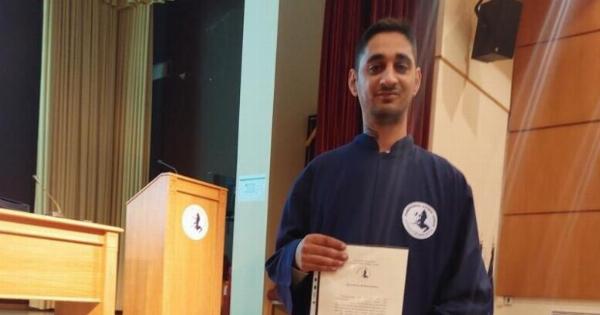 Έλληνας Ρομά μεγάλωσε σε καταυλισμό, διάβαζε στο σκοτάδι με ποντίκια, έγινε Νοσηλευτής και πάει για μεταπτυχιακό