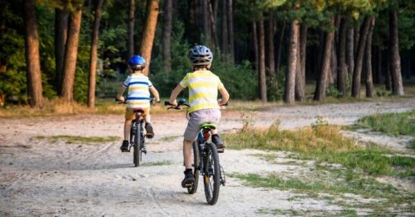Παιδιά στα Ιωάννινα αγόρασαν ποδήλατα για συνομηλίκους τους, με χρήματα από τους κουμπαράδες τους