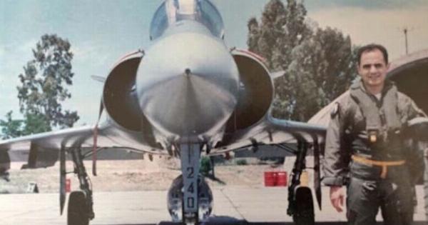 Ήρωας με μπέρτα: Ο Έλληνας πιλότος που θυσίασε τη ζωή του για να μην συντριβεί το Mιράζ 2000 πάνω σε σχολείο