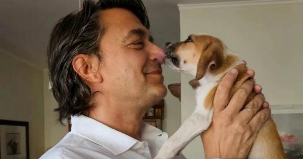 Ο Γιάννης Κότσιρας υιοθέτησε ένα αδέσποτο κουταβάκι από φιλοζωικό σωματείο