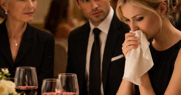 Όταν αρνήθηκα να πληρώσω τον λογαριασμό σε αυτό το πολυτελές εστιατόριο, με ταπείνωσε δημόσια πετώντας μου κρασί στο πρόσωπο, ενώ η μητέρα του παρακολουθούσε ικανοποιημένη