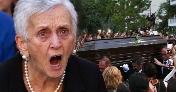 «Λεβέντη μου σε φάγανε»: Κατέρρευσε η μάνα του Μαζωνάκη πάνω από τη σορό του (Φωτογραφίες)