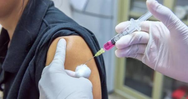 EKTAKTH Avακoivωση από το Υπουργείο Yγεiας για το EμBoλιo της γpiπnς