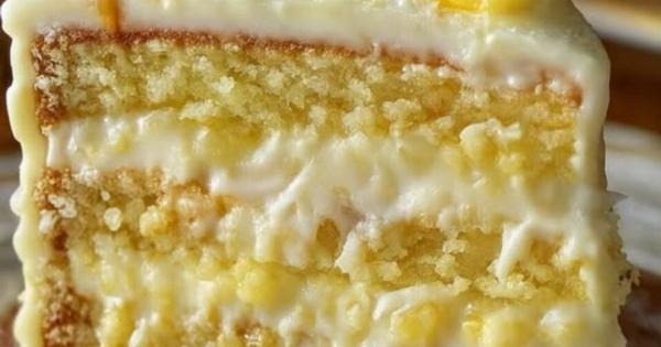 Δροσερό κέικ ανανά με κρέμα – Αφράτο και καλοκαιρινό γλυκό