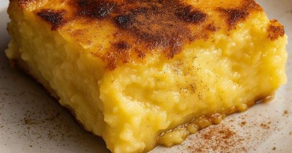 Μόλις τη βγάλεις από τον φούρνο, μυρίζει όλο το σπίτι – η πιο αφράτη γαλατόπιτα ever!