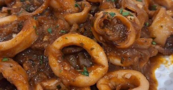 Καλαμαράκια που βγαίνουν λουκούμι και δεν μένει σάλτσα