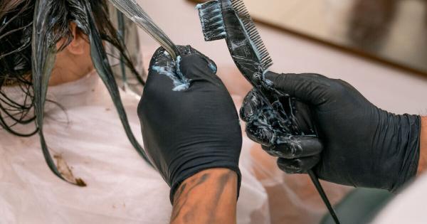 Πασίγνωστος τηλεοπτικός κομμωτής έκλεψε κατάστημα στη Μύκονο και τον έπιασαν οι κάμερες