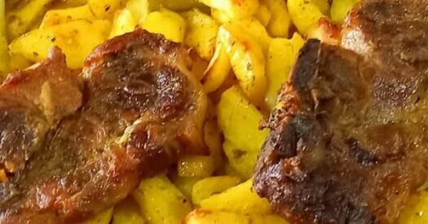 Μπριζόλες φούρνου με πατάτες – Το μυστικό της γιαγιάς