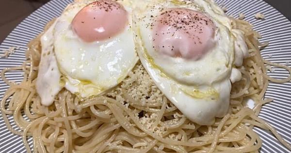 Η αυθεντική τσουχτή μακαρονάδα της Μάνης – Με αυγό που λιώνει από πάνω