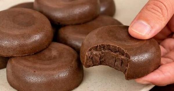 Αφράτα σοκολατένια mini cakes: Εύκολη συνταγή με κακάο