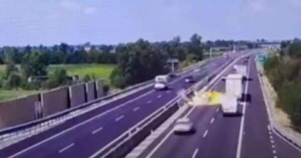 ΕΚΤΑΚΤΟ: ΣΥΝΕΤΡΙΒΗ ΑΕΡΟΠΛΑΝΟ ΤΩΡΑ