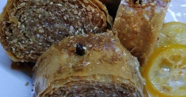 Σουσαμόπιτα ρολό νηστίσιμη με σιρόπι – Τραγανή και αρωματική σαν της γιαγιάς