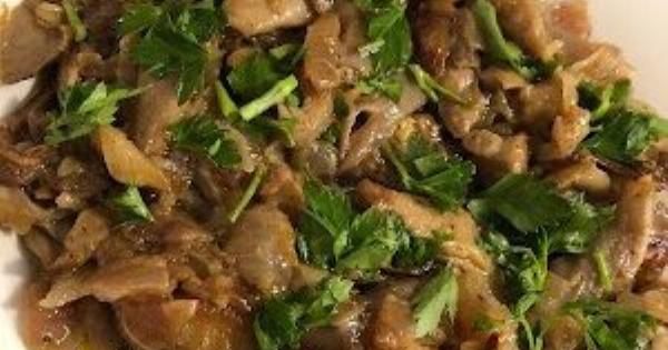 Δεν σταματάς στο πρώτο πιάτο! Η τηγανιά μανιταριών που τρώγεται με ένα ολόκληρο καρβέλι ψωμί