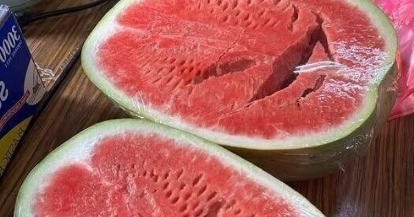 Άνοιξες ένα καρπούζι και είδες ρωγμές; Σταμάτα να το τρως αμέσως! Να τι σημαίνει!
