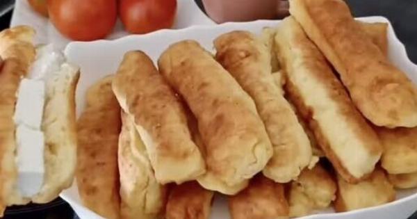 Πιροσκί γιαουρτιού σε 30 λεπτά: μαλακή ζύμη χωρίς αναμονή που πάντα λειτουργεί