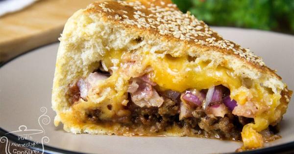 Cheeseburger σε πίτα που λιώνει στο στόμα – Το μυστικό στον κιμά που κάνει τη διαφορά