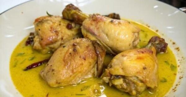 Κοτόπουλο κατσαρόλας με σάλτσα – εύκολη συνταγή σαν της μαμάς