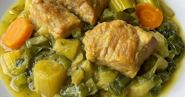 Χοιρινό με πράσο & σέλινο λεμονάτο — το κλασικό χειμωνιάτικο φαγητό που λατρεύουμε