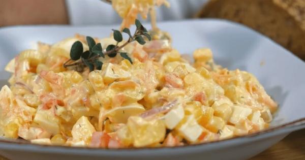 Αυγοσαλάτα με λαχανικά και γιαούρτι: Εύκολη και χορταστική συνταγή