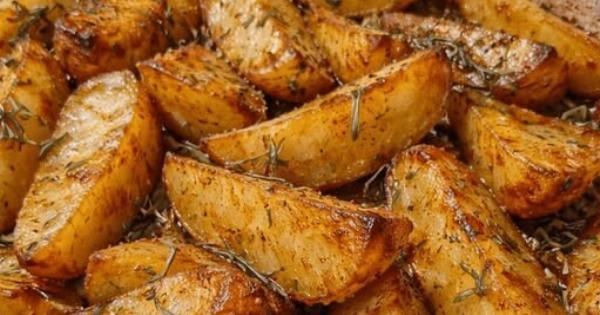 Πατάτες φούρνου τραγανές: Το μυστικό με βούτυρο που κάνει τη διαφορά