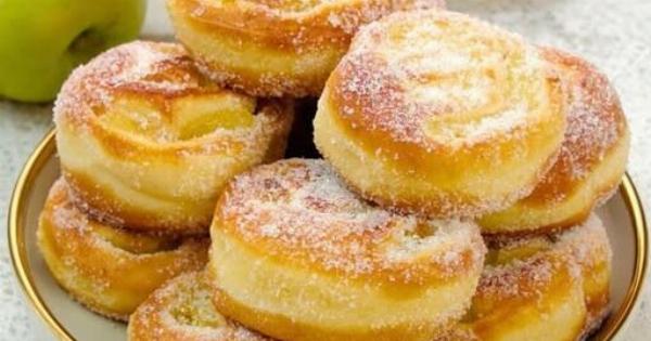 Τηγανητά ρολάκια μήλου – Ανάμεσα σε ντόνατ και μηλόπιτα