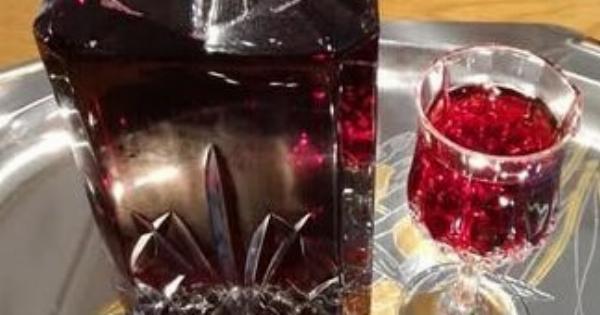 Σπιτικό λικέρ κανέλας με κόκκινο κρασί – Το πιο αρωματικό ποτό του χειμώνα!