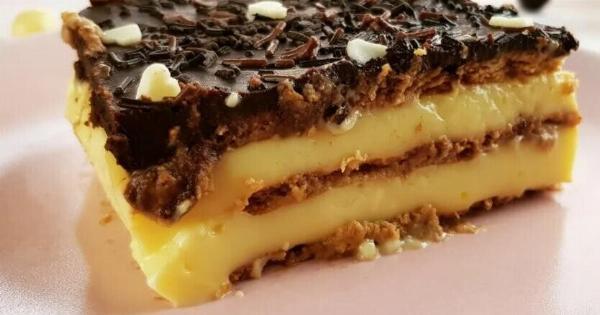 Γλυκό με 5 υλικά που γίνεται σε 10 λεπτά και εξαφανίζεται