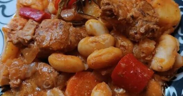 Χοιρινό με γίγαντες – φαγητό που γεμίζει το σπίτι μυρωδιές