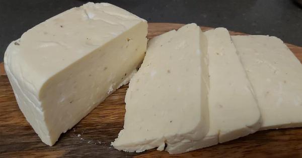 Σπιτικό Τυρί σε 10 λεπτά: Χωρίς πυτιά, χωρίς θερμόμετρα, με γεύση που θα σας ενθουσιάσει!