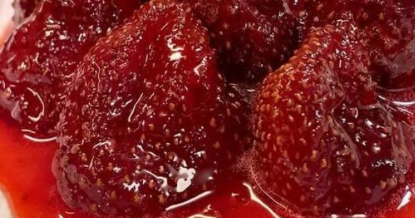 Σπιτική μαρμελάδα φράουλα: εύκολη συνταγή με λίγα υλικά
