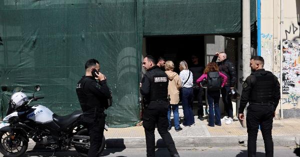 Όχι Θεέ μου: Μπήκε στον ΕΦΚΑ, τραυμάτισε υπάλληλο – Πυροβόλησε άλλα τρία άτομα στο Εφετείο στη Λουκάρεως