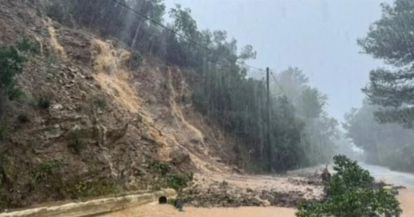Συναγερμός: Πλημμύρες, κατολισθήσεις και κλειστοί δρόμοι από τη φονική κακοκαιρία – Κόκκινη προειδοποίηση ΕΜΥ