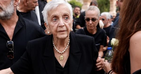 Σπαρακτικό! Μαζωνάκης: Αυτό ήταν το τελευταίο δώρο που έκανε στη μητέρα του – Η συμβολική κίνηση της κυρίας Κλειώς που δεν κατάλαβε κανείς