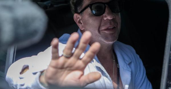 Ο Γιώργος Μαζωνάκης είναι ο περιβόητος τραγουδιστής και μόλις απάντησε σε όλα