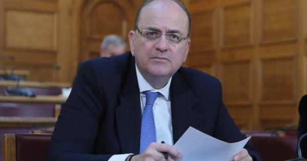 Αυτό είναι το πτυχίο του Μακάριου Λαζαρίδη! Το έδειξε ζωντανά στον «αέρα»