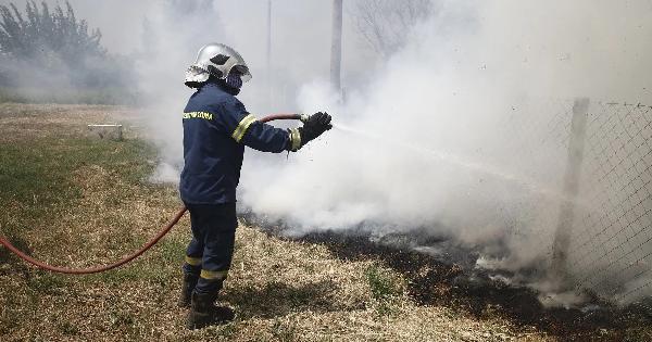 Συναγερμός ΤΩΡΑ: Μεγάλη φωτιά στη χώρα μας – Δίπλα στα σπίτια οι φλόγες
