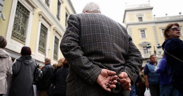 ΕΚΤΑΚΤΟ: «Μπλόκο» στις συντάξεις – Τι αλλάζει άμεσα